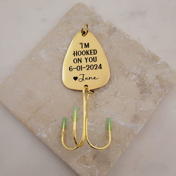 Customize I'm Hooked on You, Mens Valentine Gift Ideas - Personalized Fishing Lure - Hooked on You , Personalized Gift for Boyfriend Husband