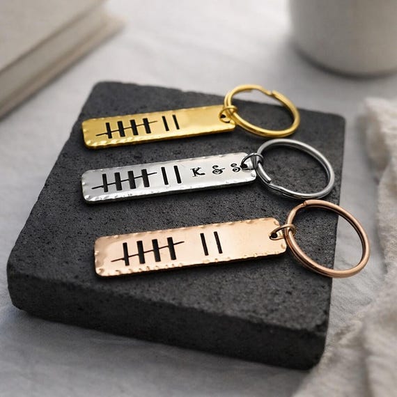 Custom Tally Mark anniversary Key Chain. Best Christmas or Friendship gift Keyring for Men Women Friends Her Him.