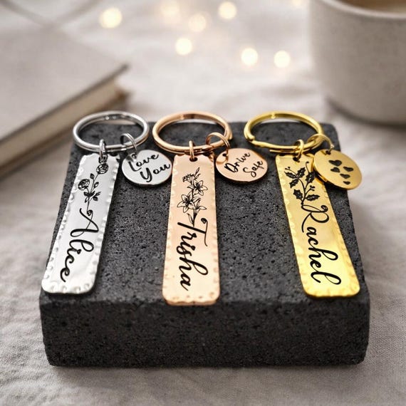 Personalized Name Birth Flower Keychains Birth Month Key Ring for Women Men Mother-Daughter-Sister gifts