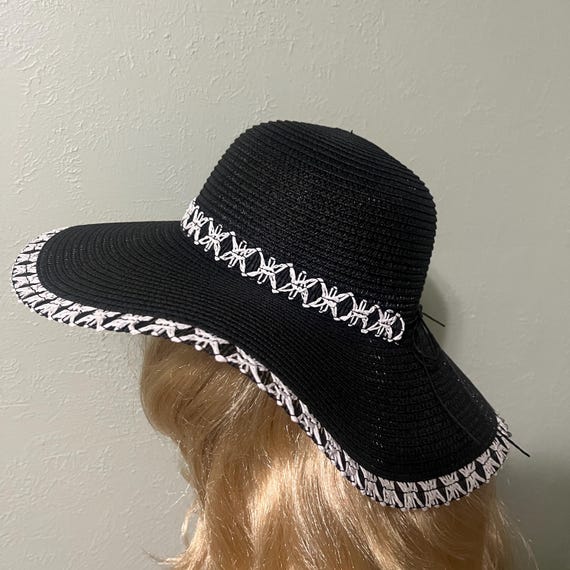 Floppy Brim Hat for Sun and Beach. Foldable Style. Beautiful  display picture 1