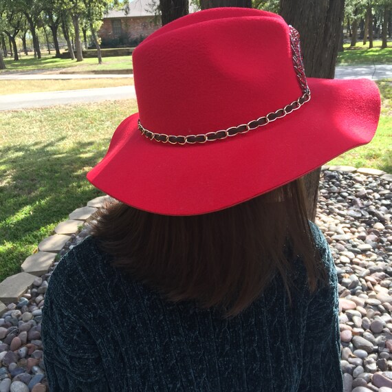 Fedora Soft Red Wool Felt Wide Brim. Black and Gold Chain  display picture 2