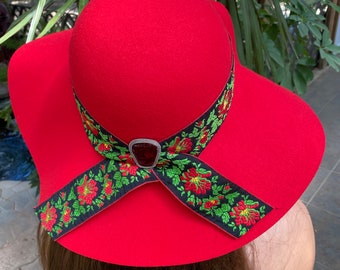 Wide Brim Red Fedora Felt Hat With Black Band Embroidery  display picture 1