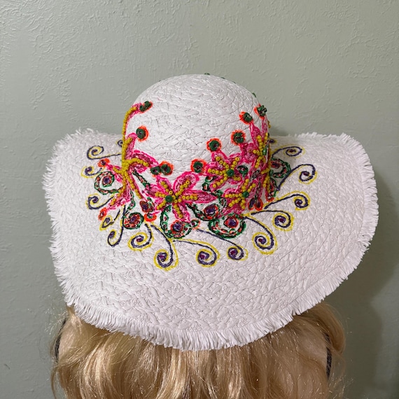 White Floppy Brim Hat for Sun and Beach. Beautiful Straw  display picture 2