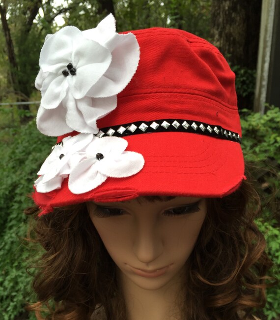 Cap With Vintage Look in Red With White Fabric Flowers - Etsy display picture 1