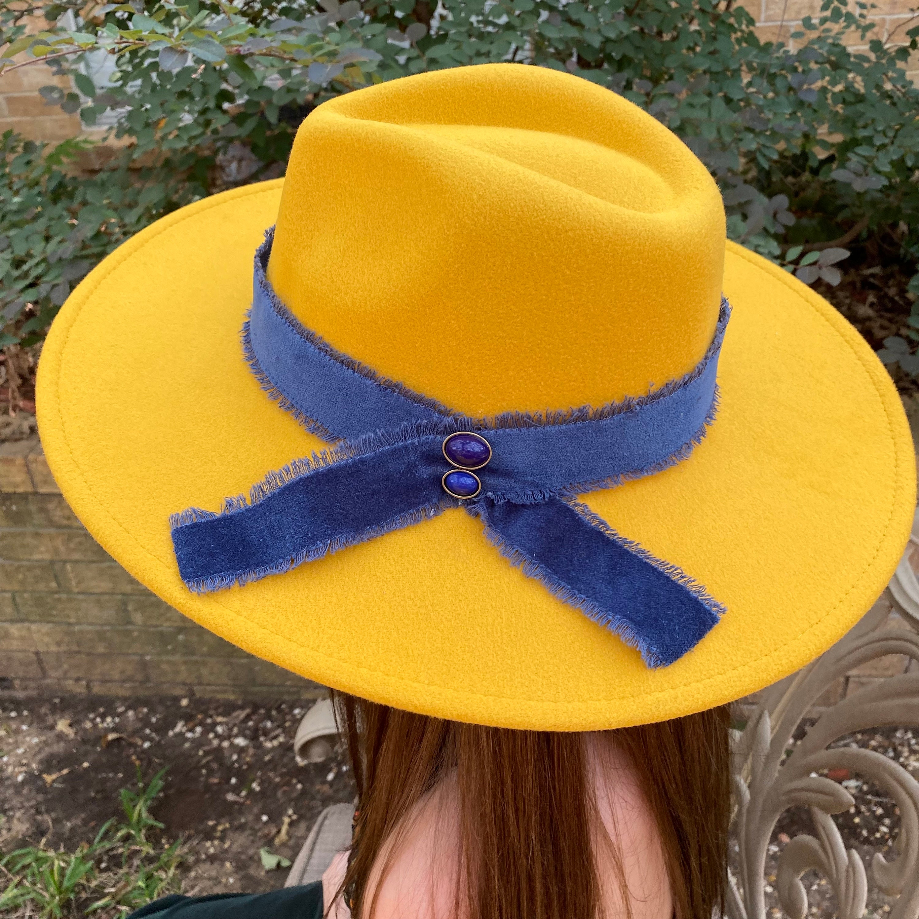 Wide Brim Felt Fedora Hat. Beautiful Gold With Blue Fringed  display picture 3