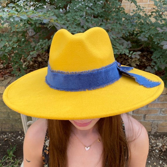 Wide Brim Felt Fedora Hat. Beautiful Gold With Blue Fringed  display picture 2
