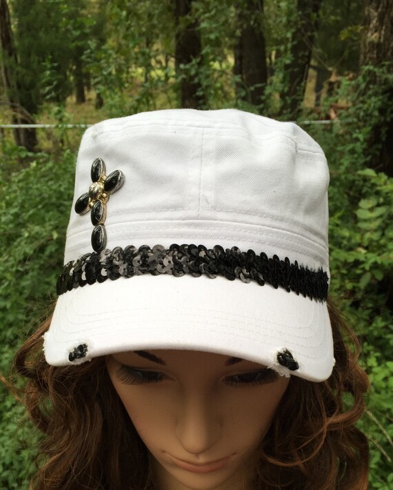 Buy Flat Top Cap With a Vintage Look in White With a Black 