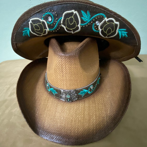 Straw Cowboy Hat With Beautiful Scroll Appliques on Each  display picture 2