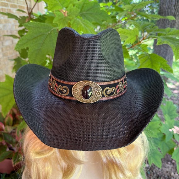 Black Straw Hat With Brim and Hatband Appliques of Red  display picture 3