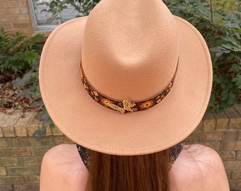 Wide Brim Beautiful Beige Felt Fedora Hat With Tapestry Hat  display picture 3