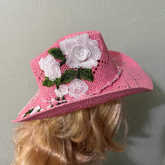 Pink Cowboy Hat With Embroidered White Rose Applique on the  display picture 1
