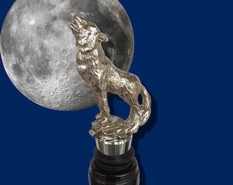Wolf-wijnflessenstop.  De tinnen figuur is gegoten met het beste tinnen voor sieraden.  Gegoten en gemaakt in Texas