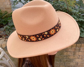 Wide Brim Beautiful Beige Felt Fedora Hat With Tapestry Hat  display picture 1