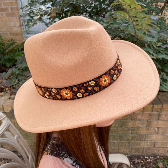 Wide Brim Beautiful Beige Felt Fedora Hat With Tapestry Hat  display picture 2