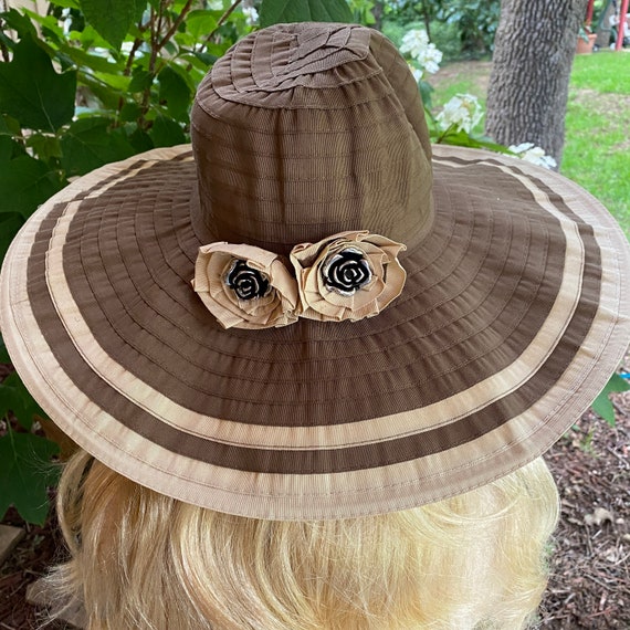 Grevi Tan and Brown Women\'s Hat with Floral Accent Lerica Women´s Hat by GREVI --> Shop Hats, Beanies & Caps  main image 2