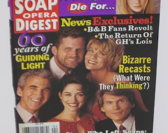 Op de afbeelding: Een tijdschriftcover voor Soap Opera Digest, met een foto van acteurs uit de soap Guiding Light. De cover bevat de tekst "DAYS's Sami Shocker!" en "A Story To Die For..." De cover bevat ook de tekst "News Exclusives!" en "B&B Fans Revolt" en "The Return Of GH's Lois". De cover bevat ook de tekst "Bizarre Recasts (What Were They Thinking?)" en "Stars Who Left Soaps: Where Are They Now?"