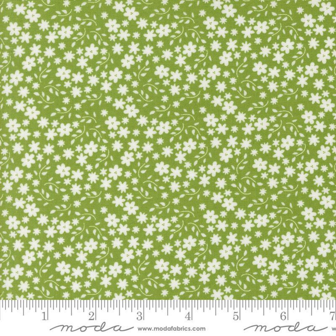 Flower Power Raspberry Fabric Raspberry Summer Blossom 37693 Fresh Grass - Moda Fabrics - Blossom ...