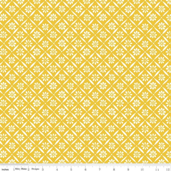 Indigo Garden Diagonal Daisy C11273 Yellow - Riley Blake Designs - Floral Cream Flowers Geometric Lattice - Quilting Cotton Fabric