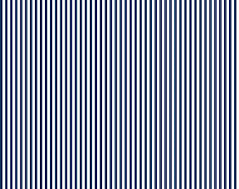 Può includere: Un tessuto a righe bianche e blu navy con un motivo ripetitivo. Il tessuto è largo 12 pollici.