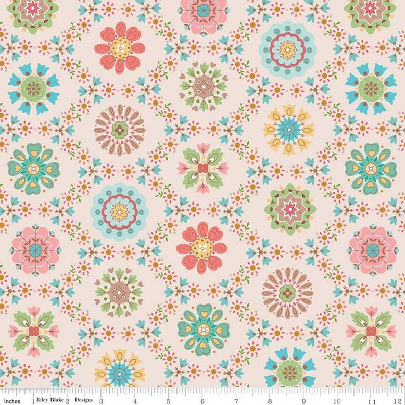 Image of the Granny Chic Applique Multi quilting cotton fabric by Lori Holt for Riley Blake Designs. Features a vintage flowers in a lattice pattern on a tan background. 
Cute Little Fabric Shop