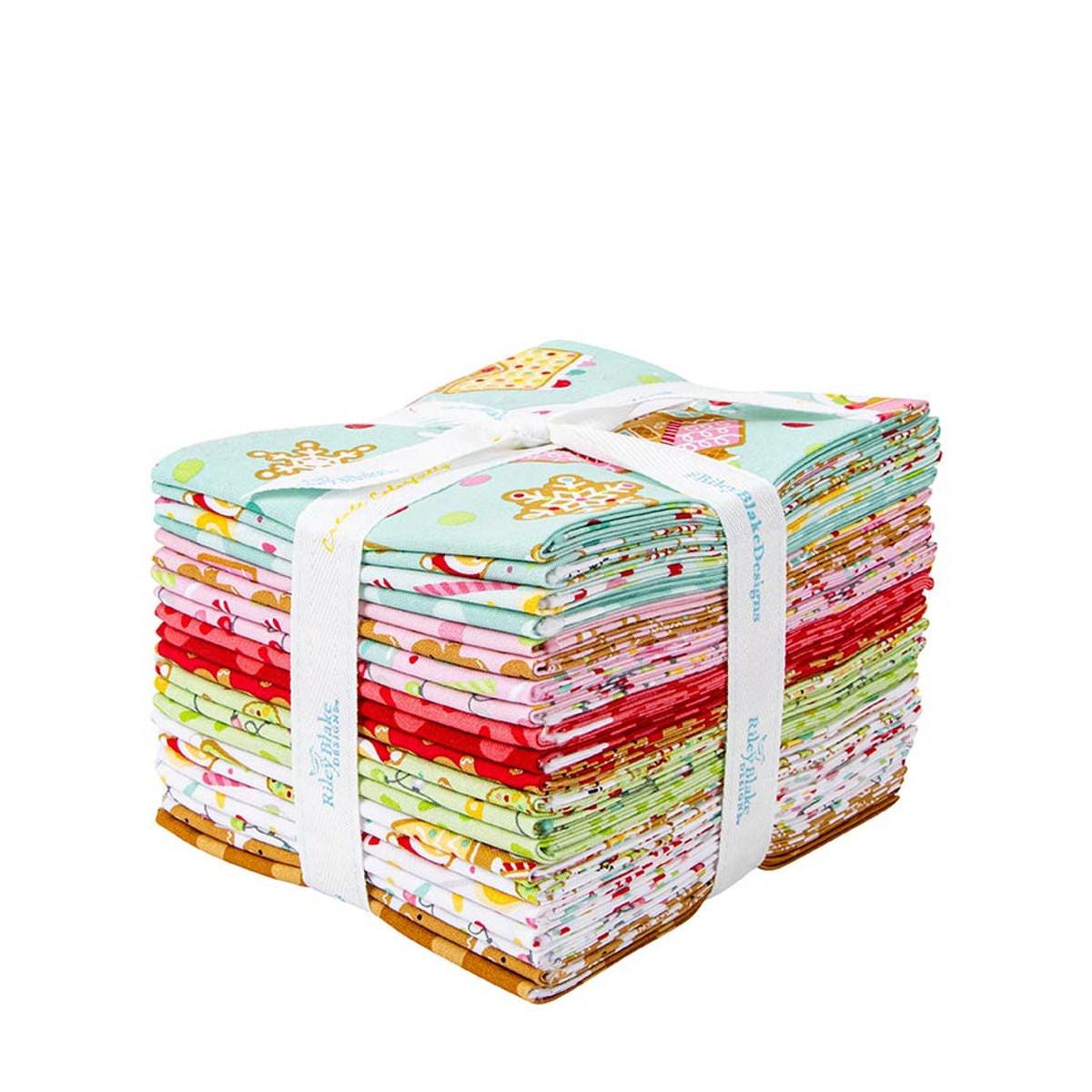 SALE Gingerbread Kisses Fat Quarter Bundle 21 pieces - Riley Blake Designs - Pre cut Precut - Christmas - Quilting Cotton Fabric