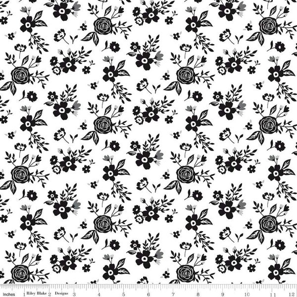 Black Tie Floral C13751 Off White by Riley Blake Designs - Flowers Leaves - Quilting Cotton Fabric