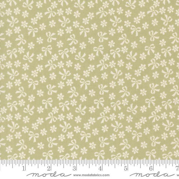 OFERTA Tela de algodón para patchwork con lazos dulces hechos a mano en color verde pera - 31793 - Tela de algodón para patchwork de Moda Fabrics