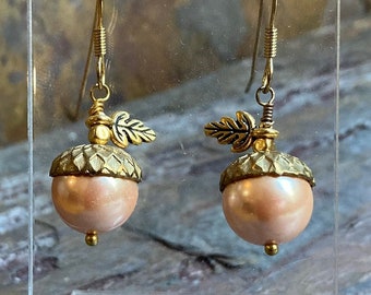 Acorn earrings, Shell Pearl earrings, fall jewelry, nature lover earrings, ivory pearl, dangle earrings, forest earrings, champagne pearl