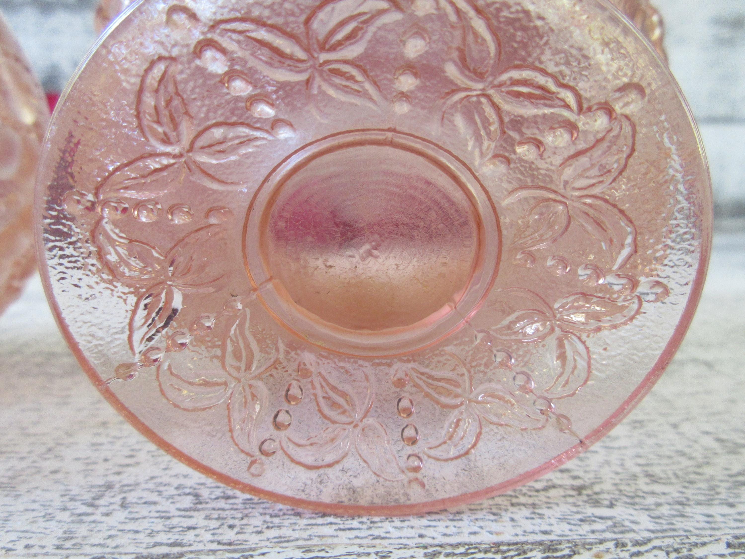 フェントン ピンククレスト Cut & Block オパールセントコンポート ピンクの乳白色フェントンコンポート皿：縁にフリル、ビーズ装飾