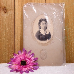 Fotografía vintage de una mujer en la década de 1900