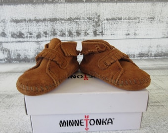 Mocasines Minnetonka para niños pequeños: calzado cómodo y bonito para los pies de los más pequeños.