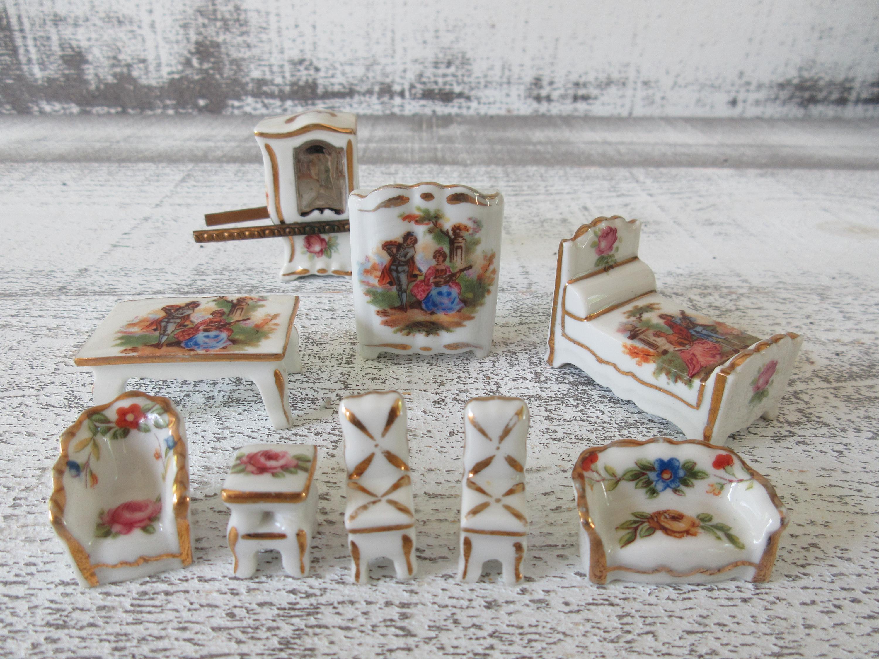LIMOGES FRANCE　ピルケース　ルイ１６世様式　ガーランド模様 Limoges Porcelain Boxes – French A L.A Carte Blog USA