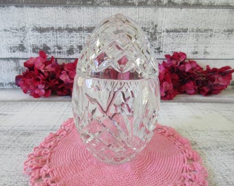 Bonbonnière en cristal : verre pressé diamant, base ananas