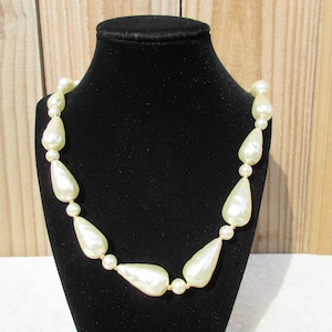 Timeless White Beaded Necklace - Vintage Jewelry for Classic Style