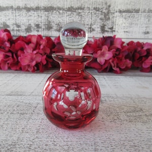 Retro Red Valentine Perfume Bottle - Decorative Glass Container for Essential Oils
