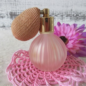 Pink Perfume Bottle With Short Spray Atomizer