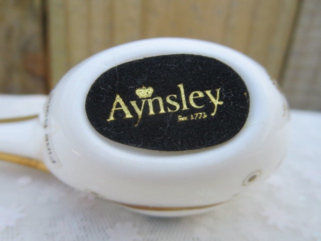 エインズレイ ファインボーンチャイナ 鳥の置物：マルベリーデザイン