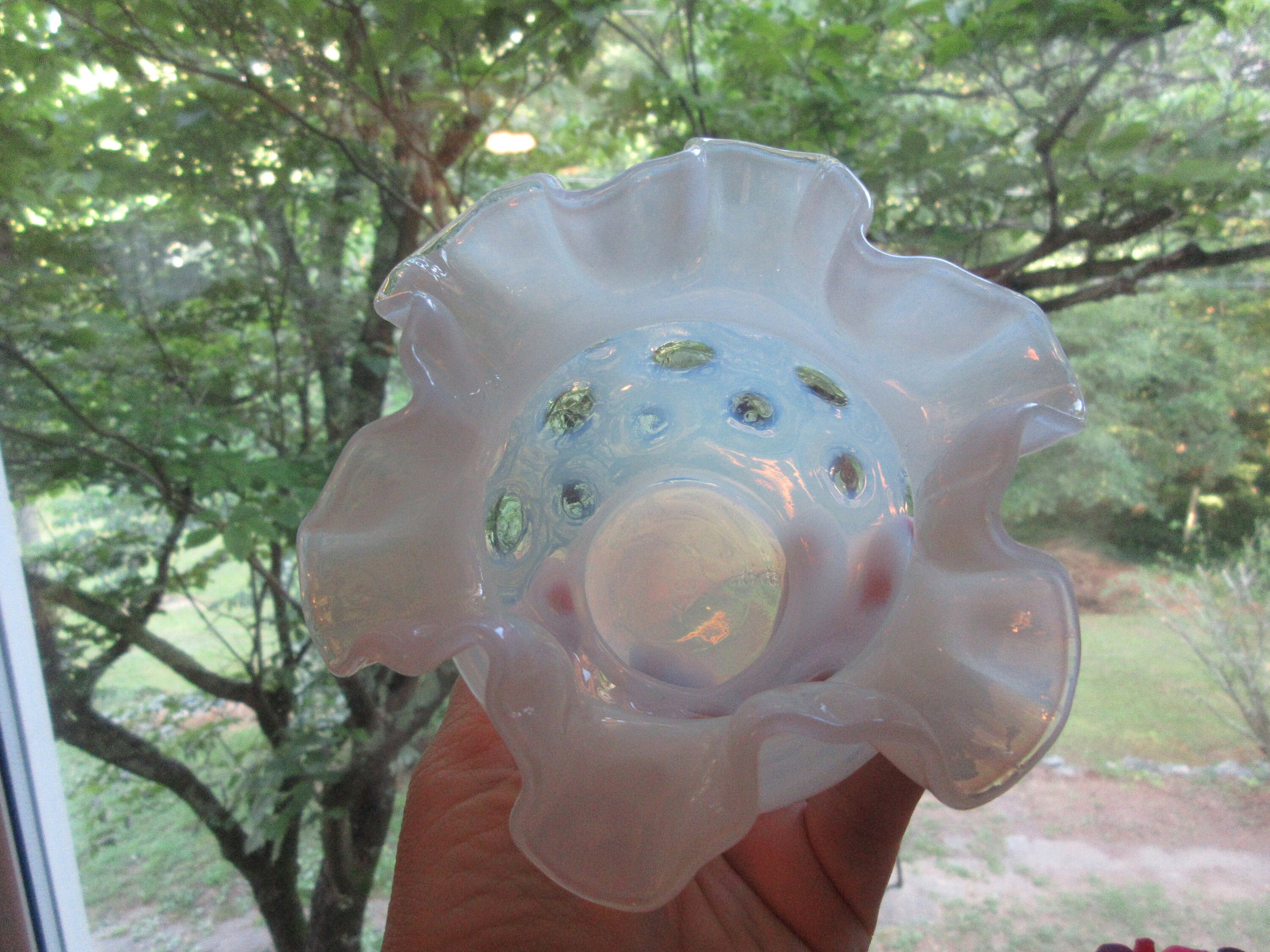 コレクター向けフェントンホワイトコインドット花瓶 - フラワー