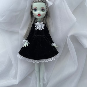 Black&White Dress for Monster High doll.   Shipping to the United States is no longer available.