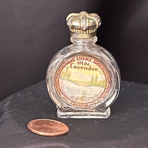 Vintage “Essence Olde Lavender “perfume bottle by Yardley London 1930s.