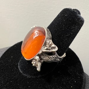 Beautiful Vintage Amber Sterling Silver Ring with Floral Setting