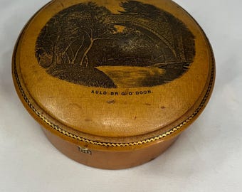 Mauchline ware treen thread and thimble compendium.Auid Brig o’Doon.