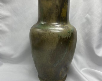 Redwing pottery vase with Nokomis tea dust glaze