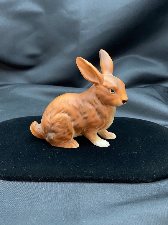 Vintage Lefton Porcelain Rabbit Figurine. 