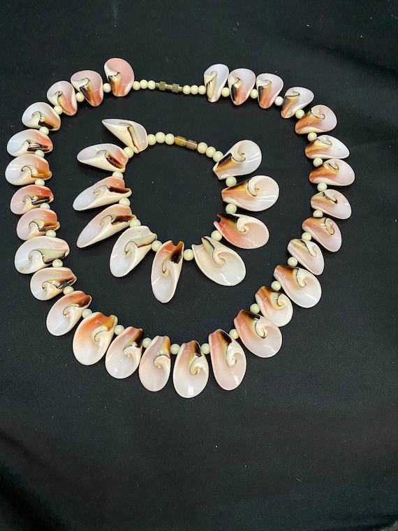 Vintage conch shell everlasting necklace and brace