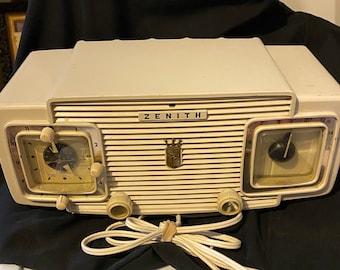 Vintage 1950s Zenith a.m. clock radio/alarm in working condition.