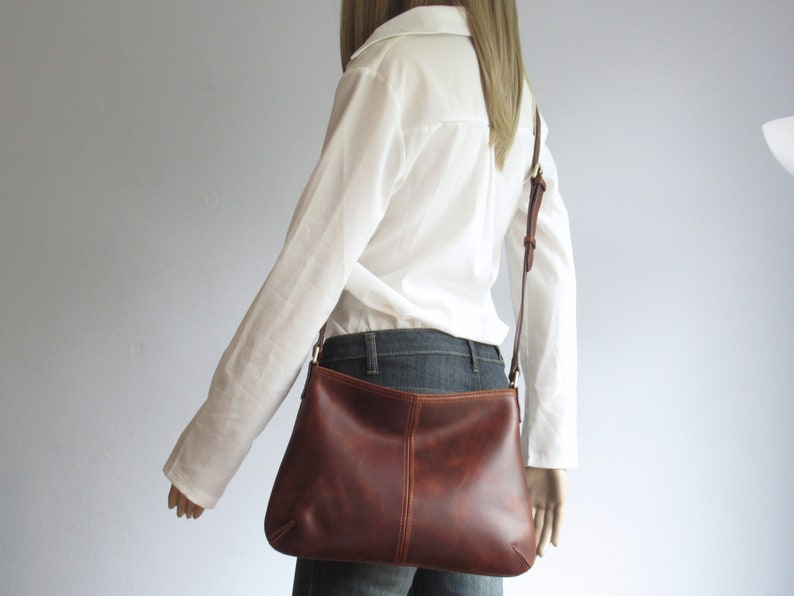 Leather crossbody bag, purse with zipper, small shoulder bag image 3