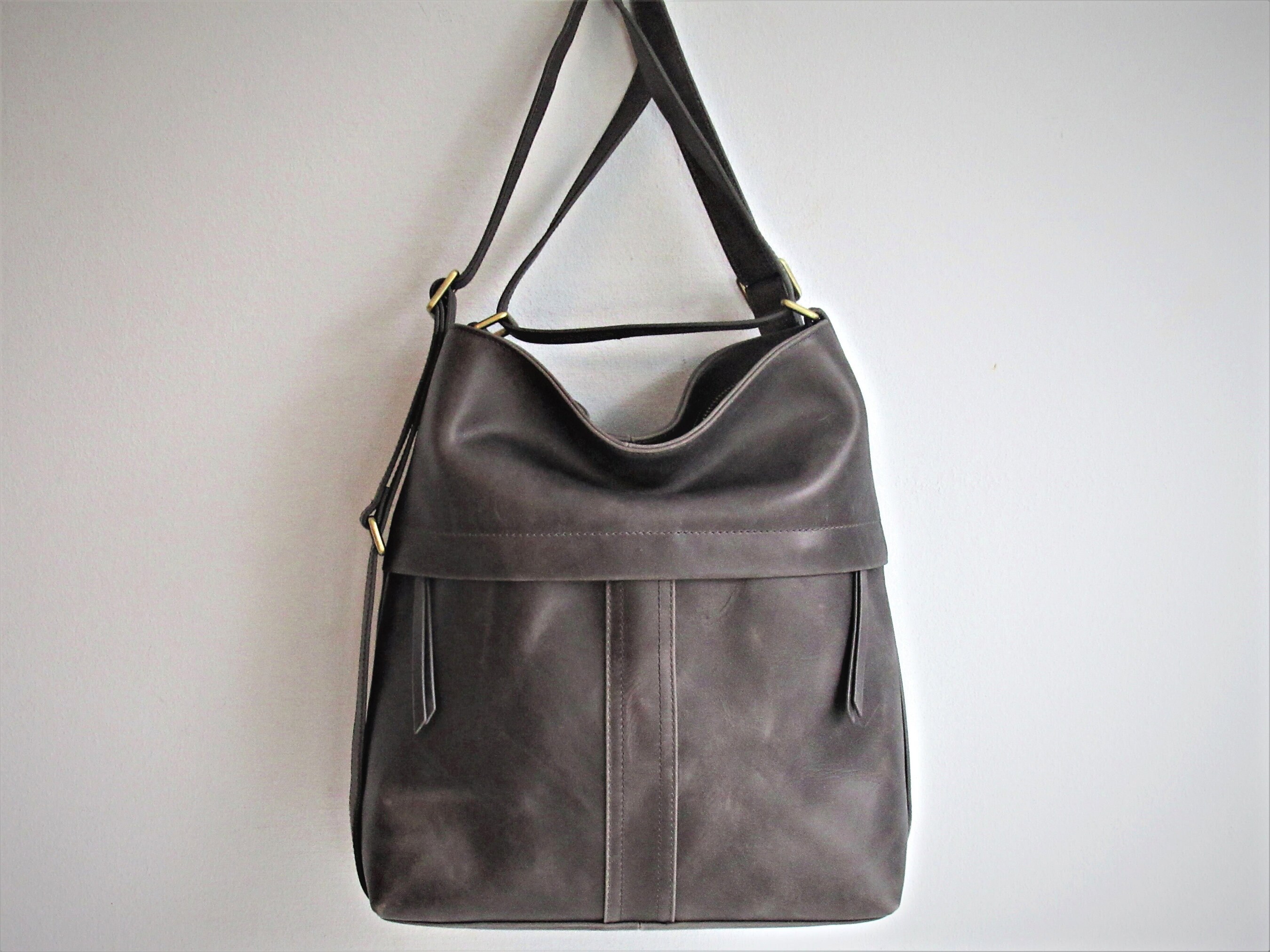 Grey Leather Convertible Backpack: Slouchy Hobo Crossbody  display picture 2