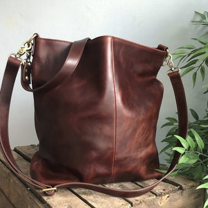 Brown leather shoulder bag, crossbody purse, unique shoulder bag image 3