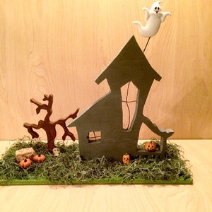 Hand Painted Wood Haunted House Decor, Wooden Haunted House Centerpiece, Wooden Haunted House Decor, Witches Haunted House, 3D Haunted House
